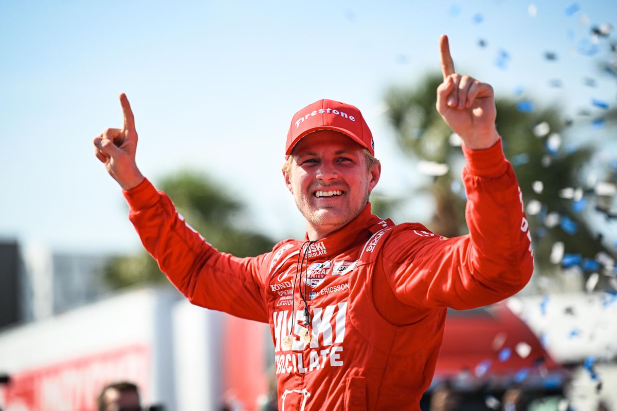 Marcus Ericsson emerges from chaos to win at St. Petersburg