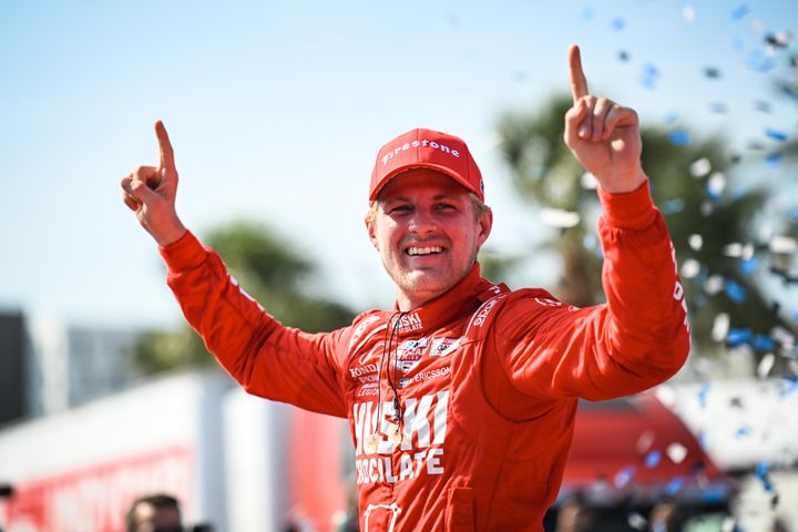 Marcus Ericsson emerges from chaos to win at St. Petersburg